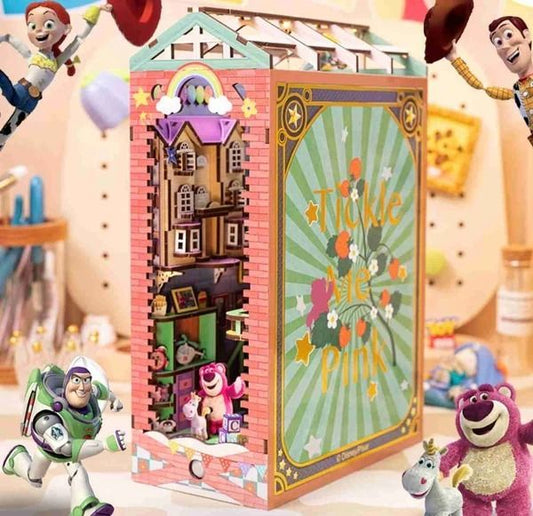 預訂- 全新正版 超精緻 DISNEY 《Toy Story 》反斗奇兵 DIY 微縮模型 書擋/書架 擺設